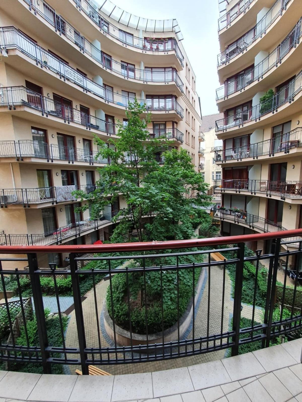 Zsazsa's Royal In The Center Of Appartement Boedapest